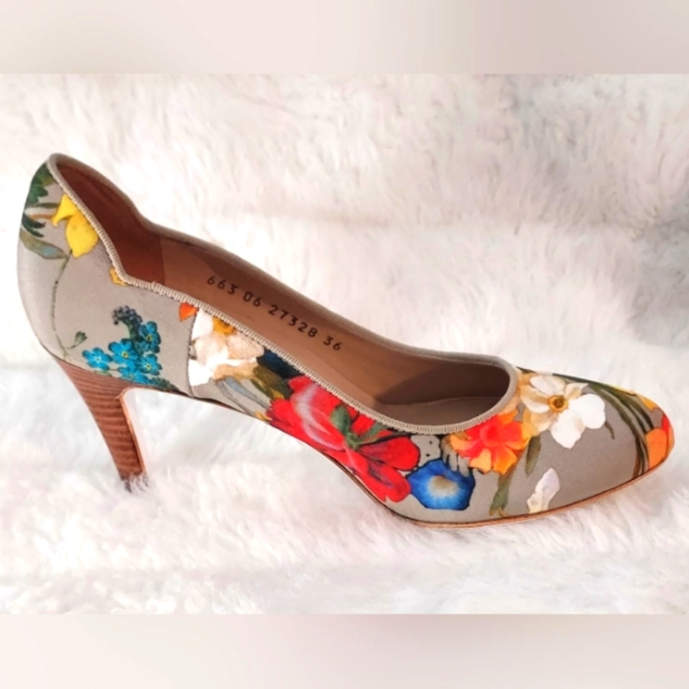 Ron White  size 5.5 flower heels made in Italy